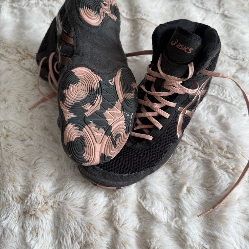 ASICS Women's Black and Pink Wrestling Shoes